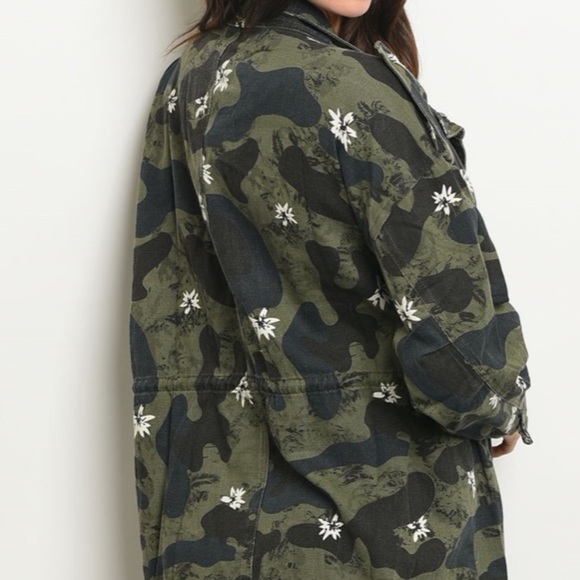 🥳LAST ONE🥳Camo Army Jacket w White Floral Detail - Picture 2 of 3